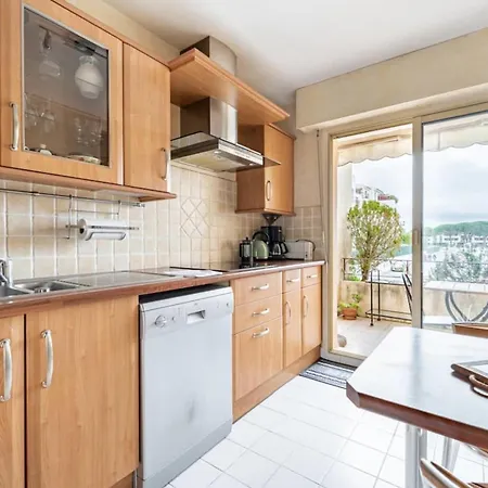 Spacious With Pool Located In The Marina Of