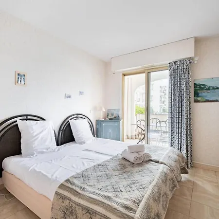Apartment Spacious With Pool Located In The Marina Of Mandelieu-la-Napoule