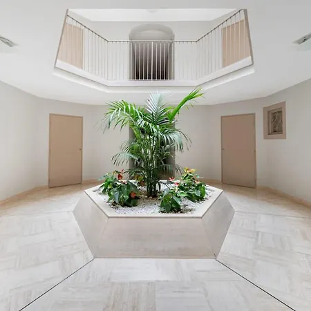 Spacious With Pool Located In The Marina Of *