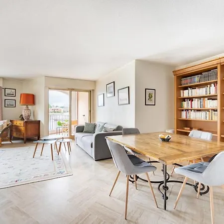 Spacious With Pool Located In The Marina Of Mandelieu-la-Napoule
