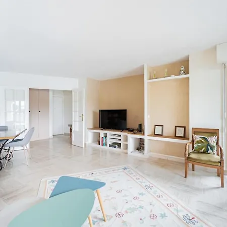 Spacious With Pool Located In The Marina Of * Mandelieu-la-Napoule