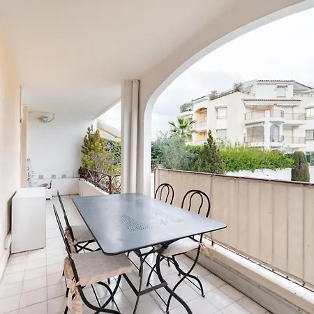 Spacious With Pool Located In The Marina Of *