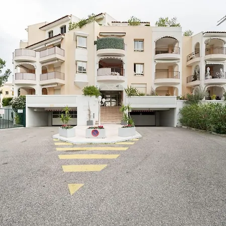 Apartment Spacious With Pool Located In The Marina Of